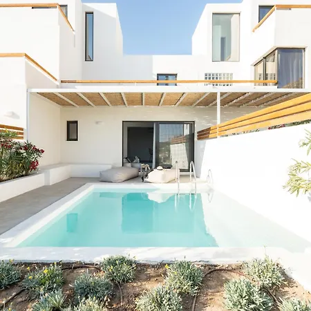 Aura Tinos Aparthotel *