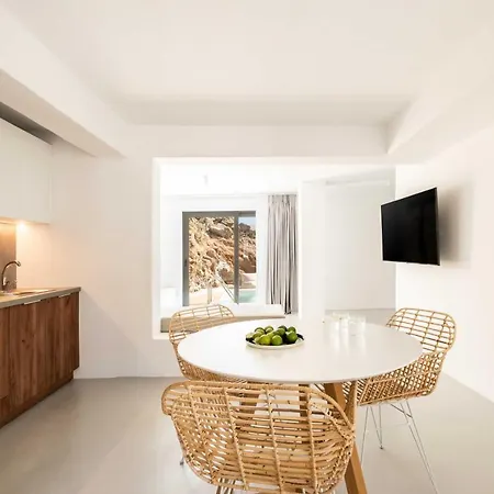 Aura Tinos Agios Romanos